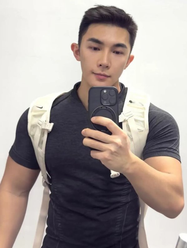 亿策略 男生“露额”发型清爽帅气，建议剪这3款造型，尽显型男魅力